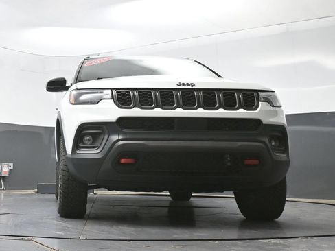 Used 2025 Jeep Compass Trailhawk AWD/4WD image 50