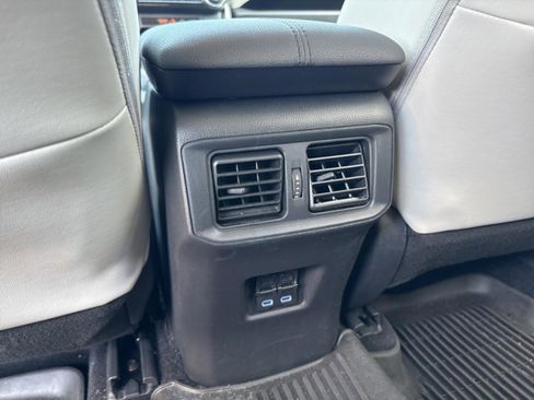 Used 2022 Toyota RAV4 XLE Premium image 15