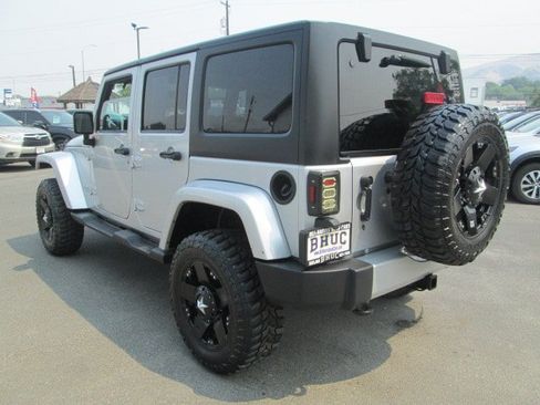 Used 2011 Jeep Wrangler Unlimited Sahara w/ Dual Top Group AWD/4WD image 4