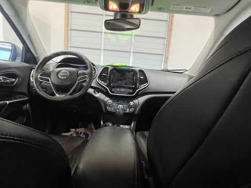 Used 2019 Jeep Cherokee Limited image 7