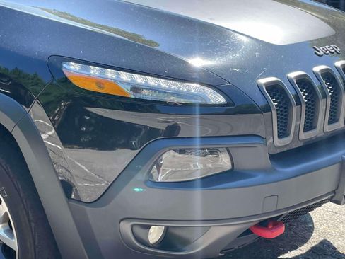 Used 2016 Jeep Cherokee Trailhawk w/ Comfort/Convenience Group AWD/4WD image 9