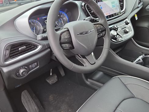 New 2026 Chrysler Pacifica Limited w/ S Appearance Package image 18