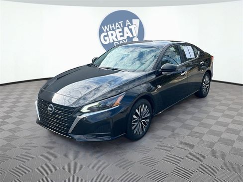 Certified 2024 Nissan Altima 2.5 SV image 3