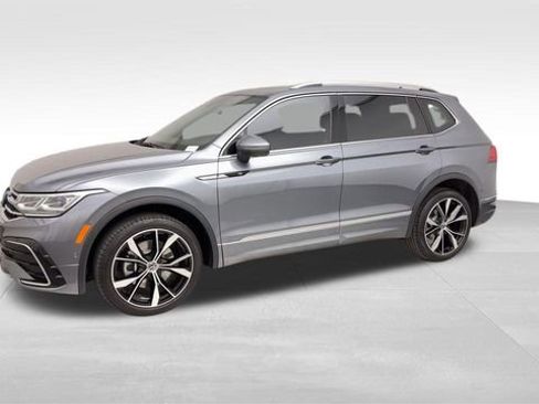 Used 2024 Volkswagen Tiguan SEL R-Line w/ MDO Package, Two-Row image 7