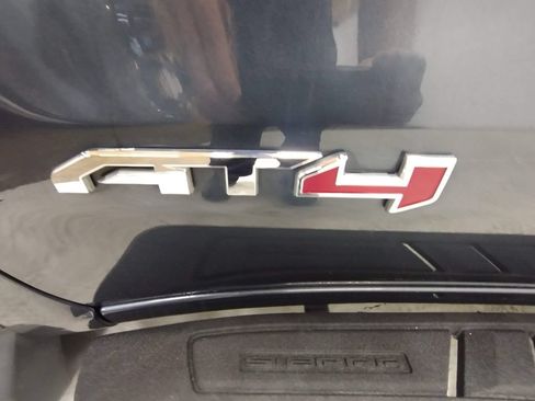 Used 2021 GMC Sierra 1500 AT4 w/ AT4 Premium Package AWD/4WD image 7