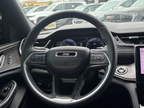 Used 2024 Jeep Grand Cherokee L Limited image 24