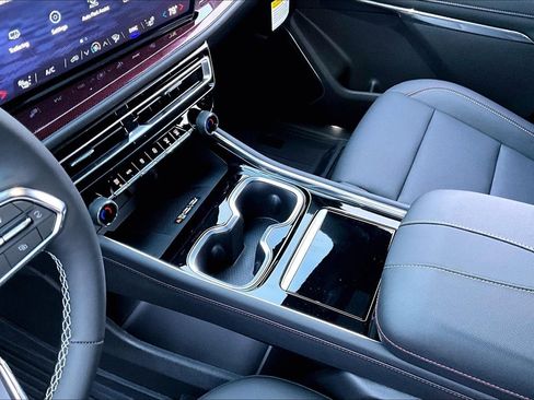 New 2026 Chevrolet Traverse Z71 w/ Enhanced Driving Package AWD/4WD image 8