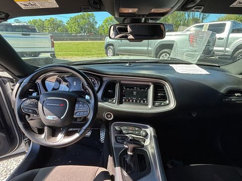 Used 2022 Dodge Challenger GT RWD image 16