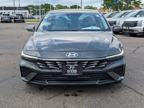 Used 2025 Hyundai Elantra Limited FWD image 8