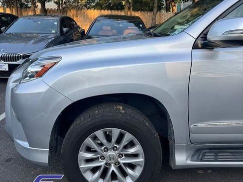 Used 2019 Lexus GX 460 image 2