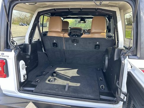 Used 2022 Jeep Wrangler Unlimited Rubicon w/ Dual Top Group AWD/4WD image 17