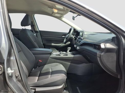 Used 2025 Nissan Altima 2.5 SV FWD image 10