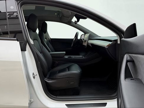 Used 2022 Tesla Model Y Performance image 29
