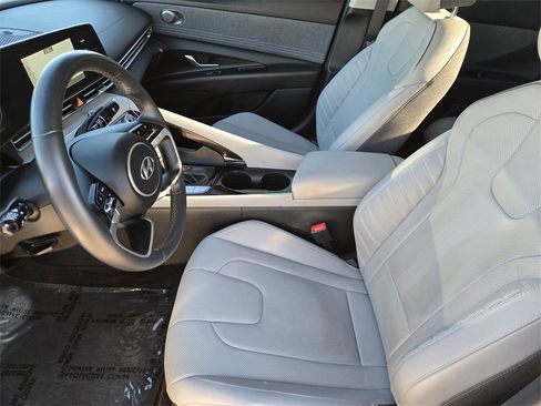Used 2023 Hyundai Elantra Limited image 18