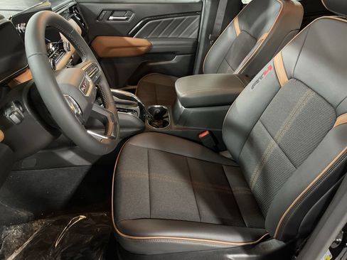 Used 2024 GMC Canyon AT4 w/ Technology Package image 13