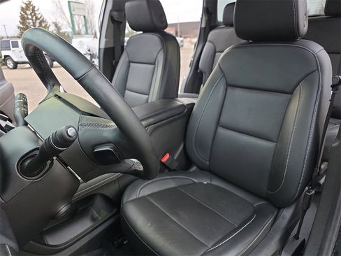 Used 2023 GMC Acadia SLT w/ Preferred Package image 16