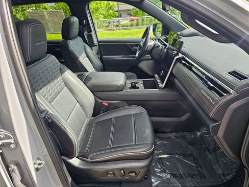 Used 2025 GMC Sierra EV Denali AWD/4WD image 11