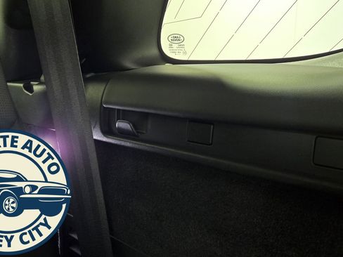 Used 2019 Land Rover Discovery HSE image 34