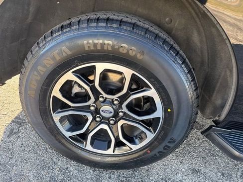 Used 2024 Ford Expedition XLT image 11