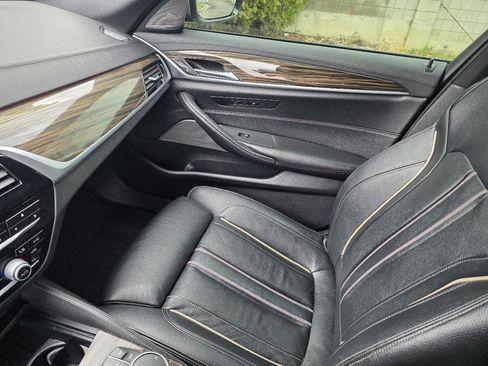 Used 2018 BMW M550i xDrive w/ Driving Assistance Package image 18