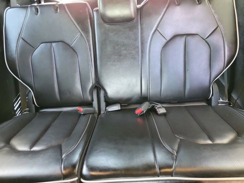 Used 2025 Chrysler Pacifica Limited FWD image 11