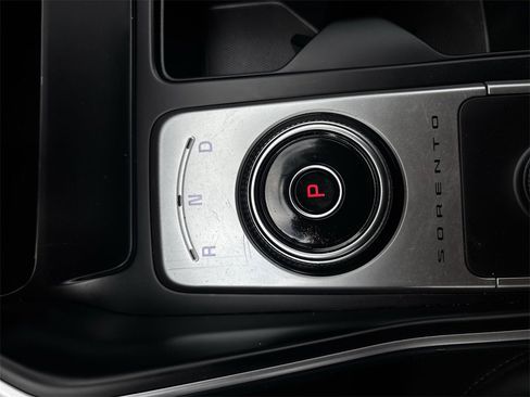 Used 2021 Kia Sorento S image 24