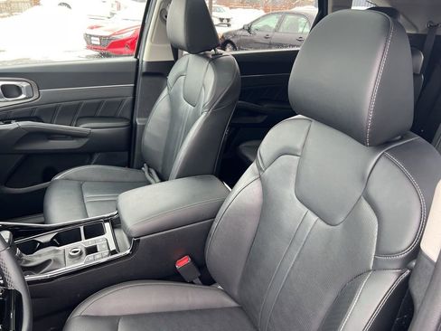 Certified 2024 Kia Sorento SX image 5