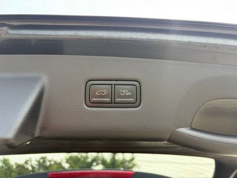 Used 2024 Kia Carnival EX FWD image 17