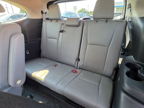 Used 2022 Toyota Highlander XLE AWD/4WD image 21