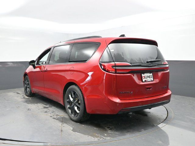 Used 2025 Chrysler Pacifica Limited FWD image 10