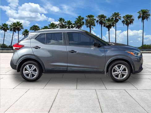 Used 2018 Nissan Kicks S image 8