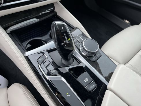 Used 2018 BMW M550i xDrive image 13