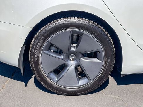 Used 2022 Tesla Model 3 image 10