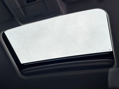 Used 2018 Chevrolet Silverado 1500 LTZ Z71 w/ LTZ Plus Package image 21