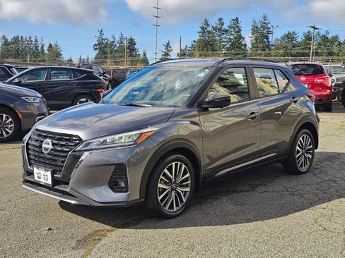 Used 2022 Nissan Kicks SR image 3