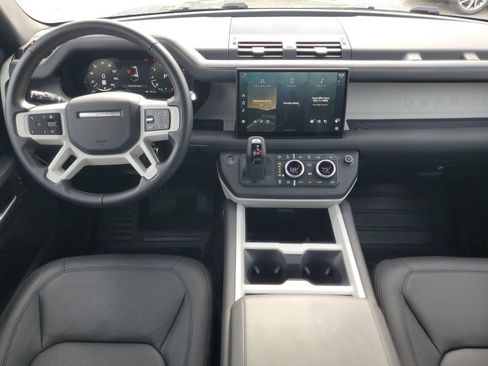 Certified 2025 Land Rover Defender 130 X-Dynamic SE AWD/4WD image 27