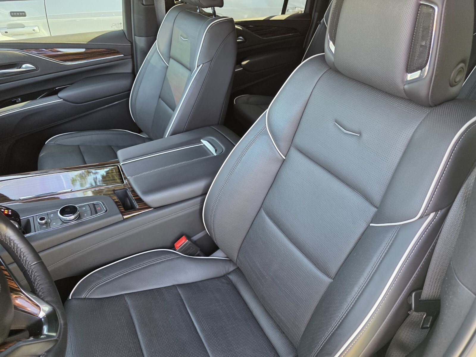 Used 2024 Cadillac Escalade ESV Premium Luxury w/ Performance Package AWD/4WD image 12