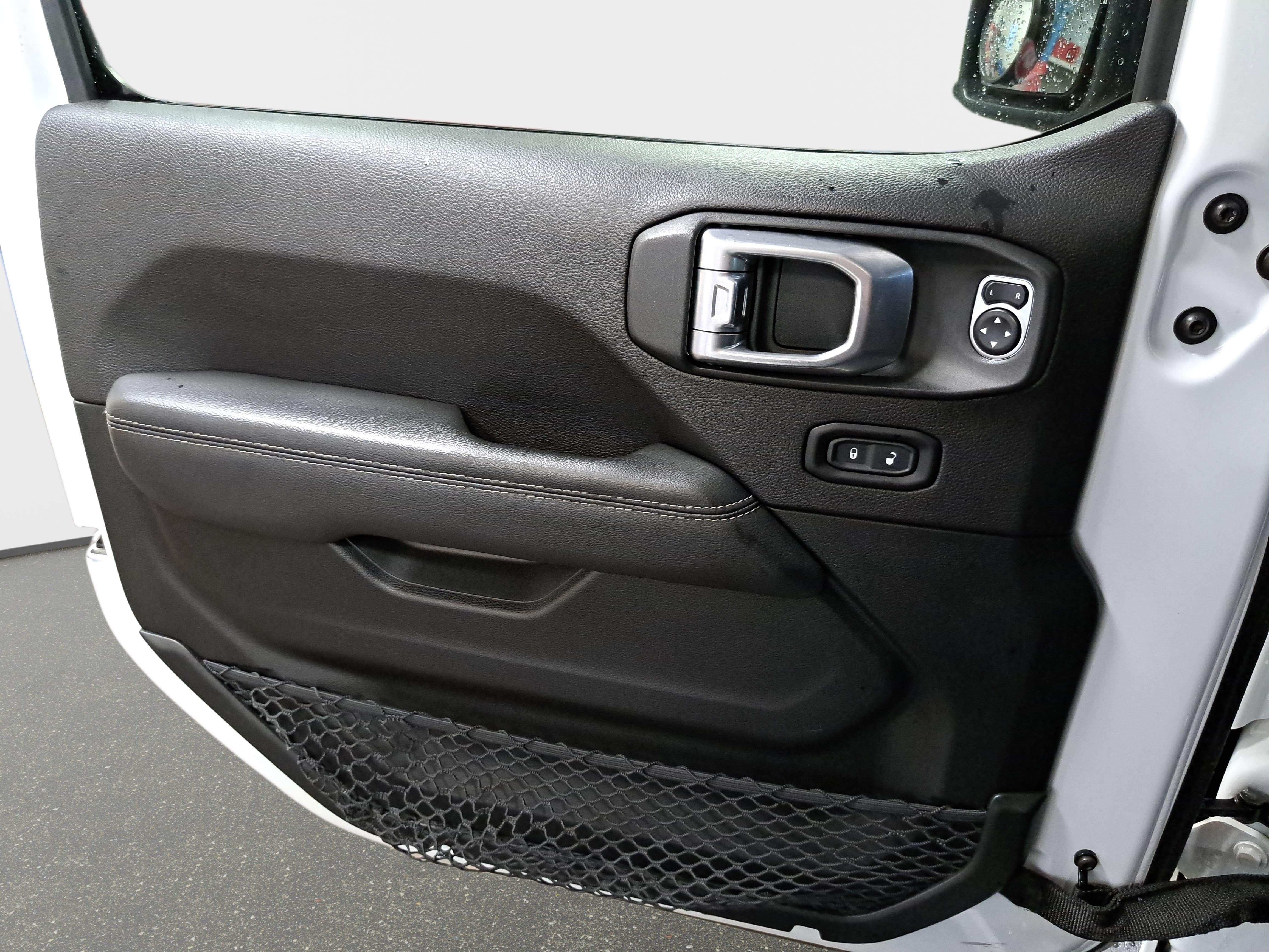 Used 2020 Jeep Wrangler Unlimited Sahara AWD/4WD image 24