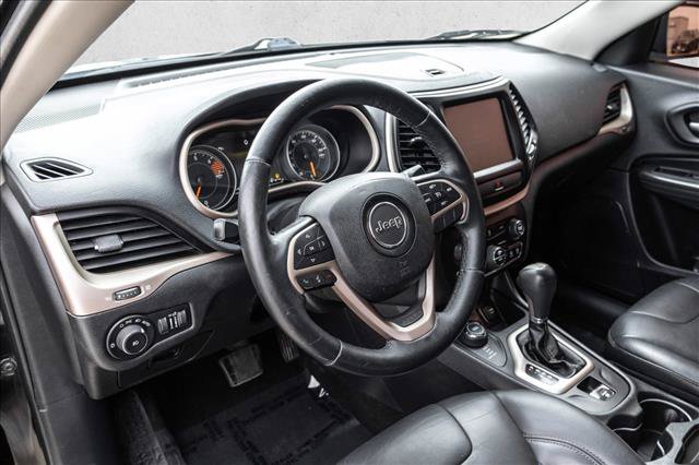 Used 2017 Jeep Cherokee Limited AWD/4WD image 10