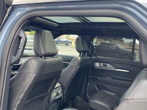 Certified 2025 Ford Explorer ST image 12