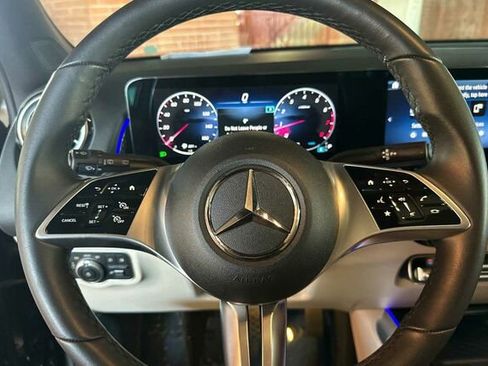 Used 2025 Mercedes-Benz GLB 250 image 28