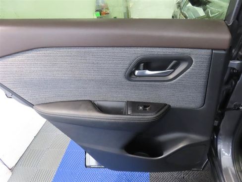 Used 2023 Nissan Rogue SV AWD/4WD image 29