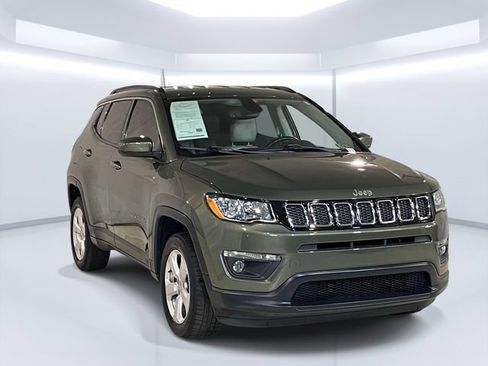 Used 2018 Jeep Compass Latitude w/ Popular Equipment Group AWD/4WD image 9