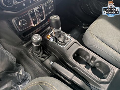 Used 2025 Jeep Wrangler Unlimited Sport AWD/4WD image 16