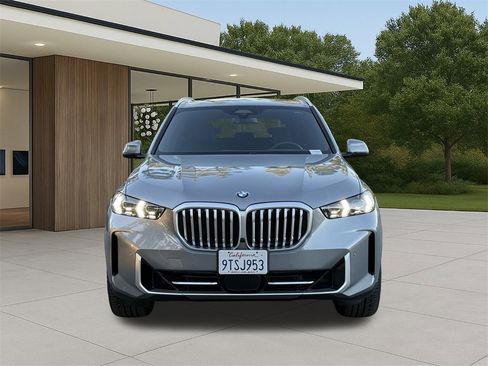 Used 2026 BMW X5 sDrive40i w/ Premium Package image 3