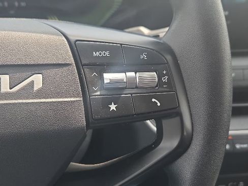 Used 2025 Kia K4 FWD image 33
