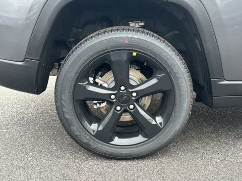 New 2025 Jeep Grand Cherokee Altitude image 19