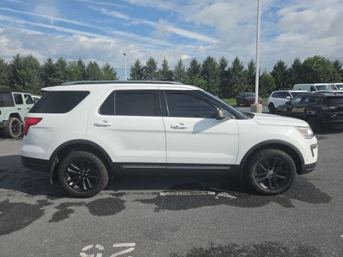 Used 2019 Ford Explorer XLT AWD/4WD image 14