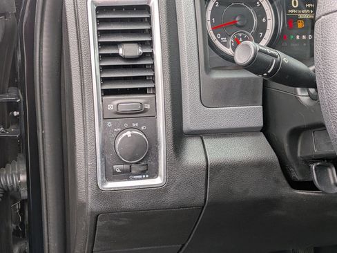 Used 2020 RAM 1500 Classic SLT image 14