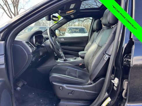 Used 2022 Jeep Grand Cherokee Laredo X image 3